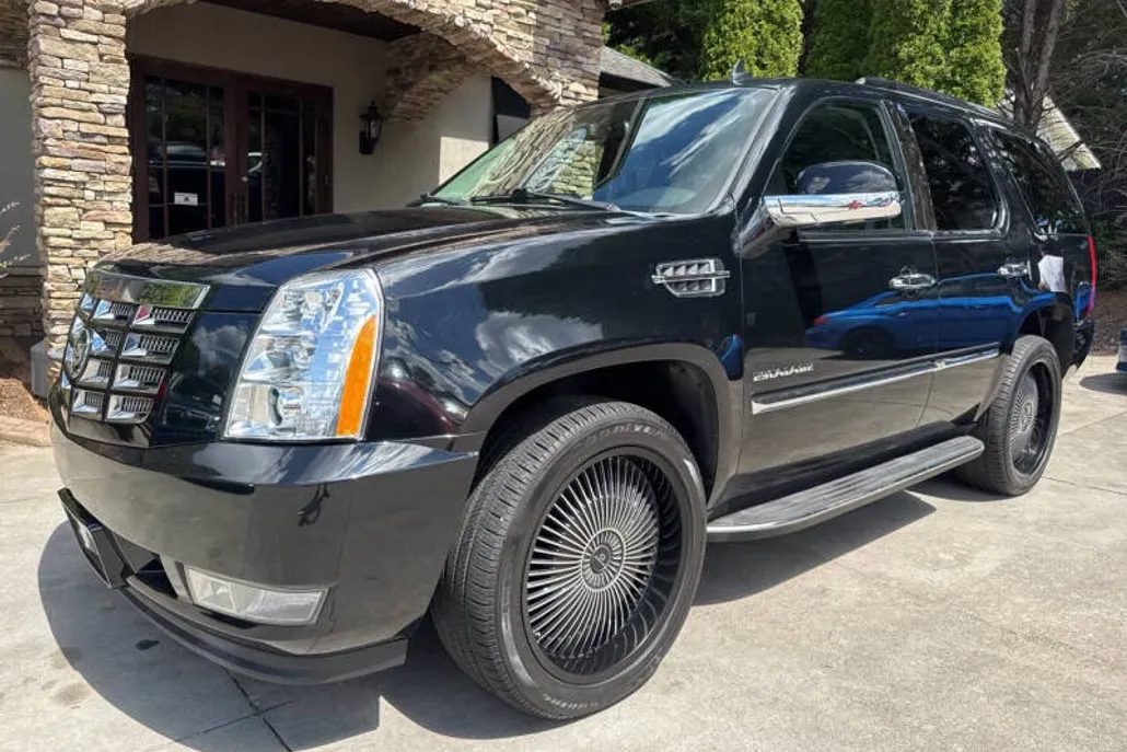 2012 Cadillac Escalade Luxury photo 1