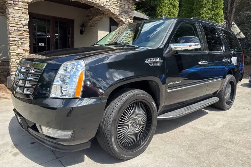 2012 Cadillac Escalade Luxury photo 1