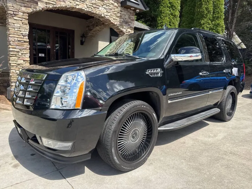 2012 Cadillac Escalade Luxury photo 1