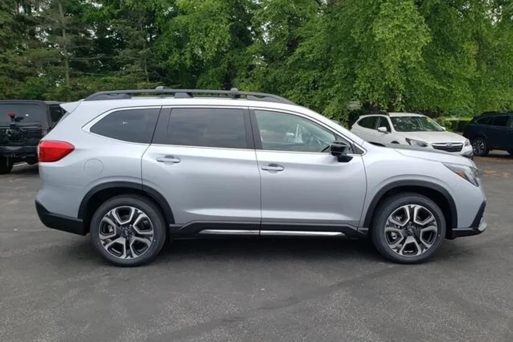 2025 Subaru Ascent Limited photo 1