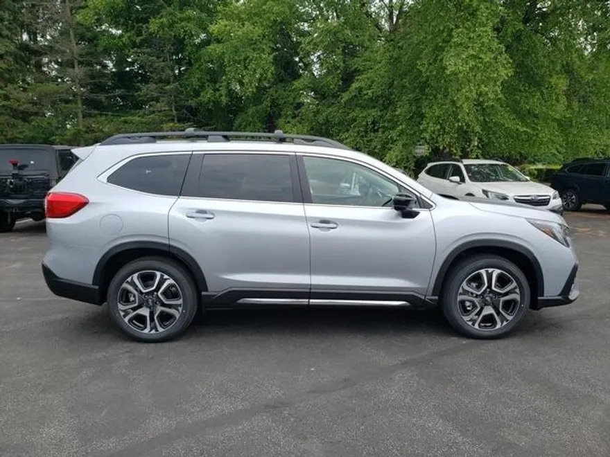 2025 Subaru Ascent Limited photo 1