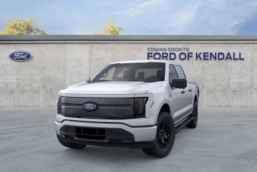 2025 Ford F-150 Lightning XLT photo 1