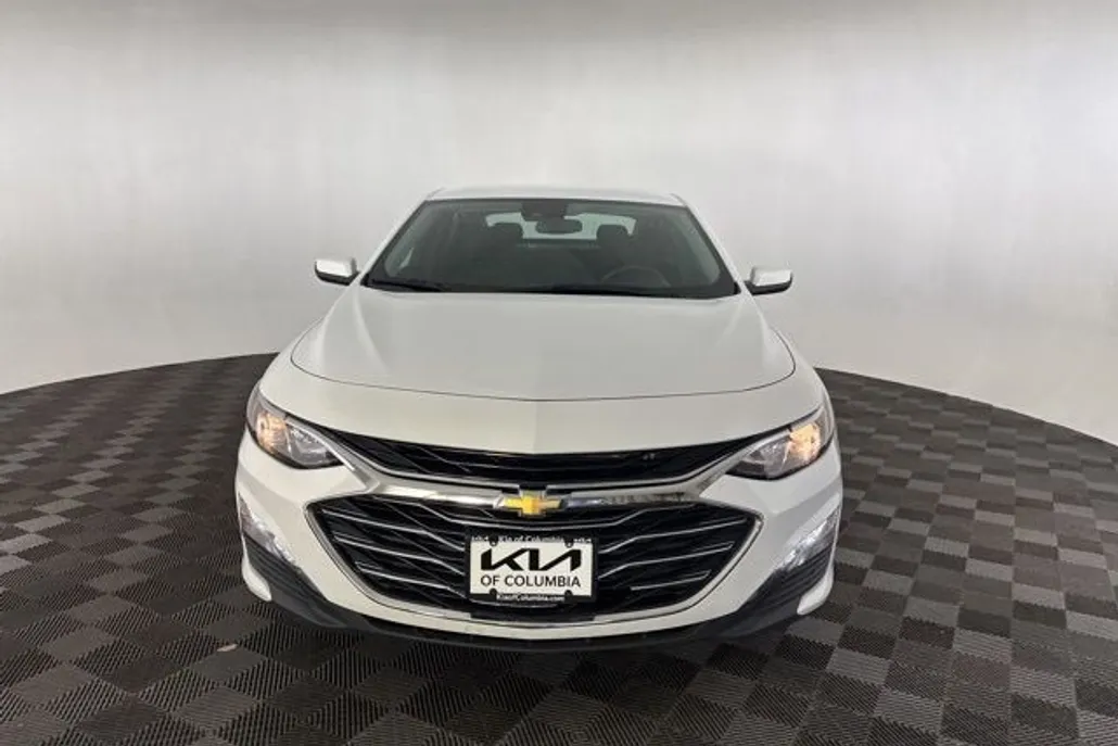 2023 Chevrolet Malibu 1LT photo 1
