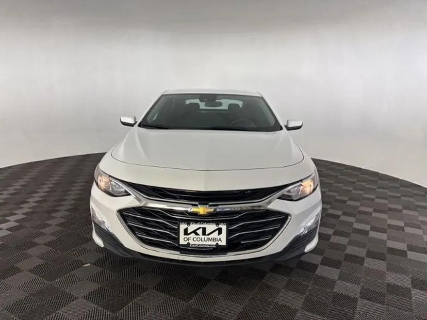 2023 Chevrolet Malibu 1LT photo 1