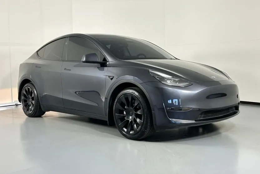 2024 Tesla Model Y Long Range photo 1