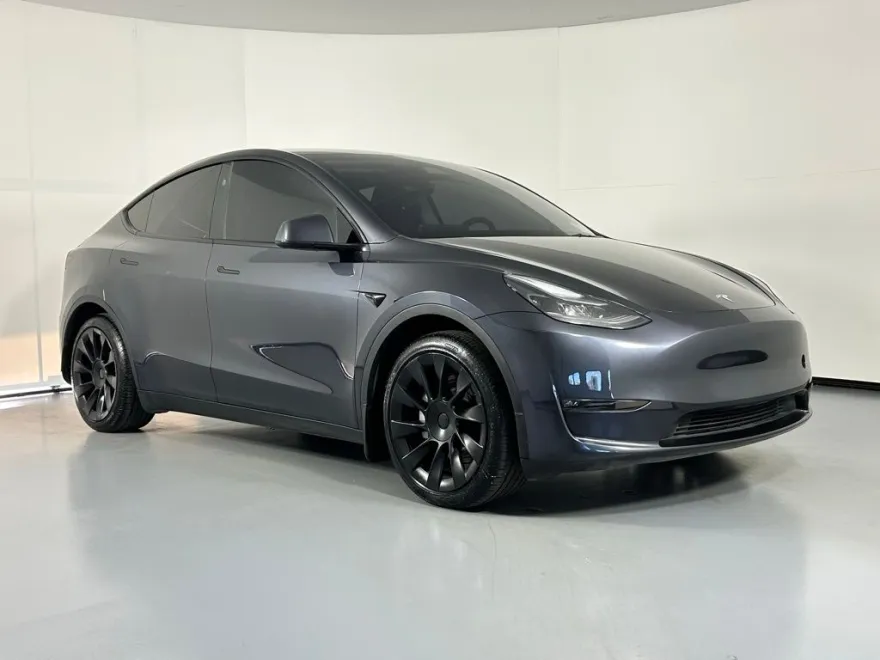 2024 Tesla Model Y Long Range photo 1