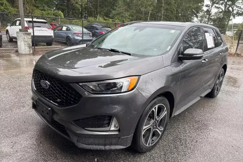2019 Ford Edge ST photo 1