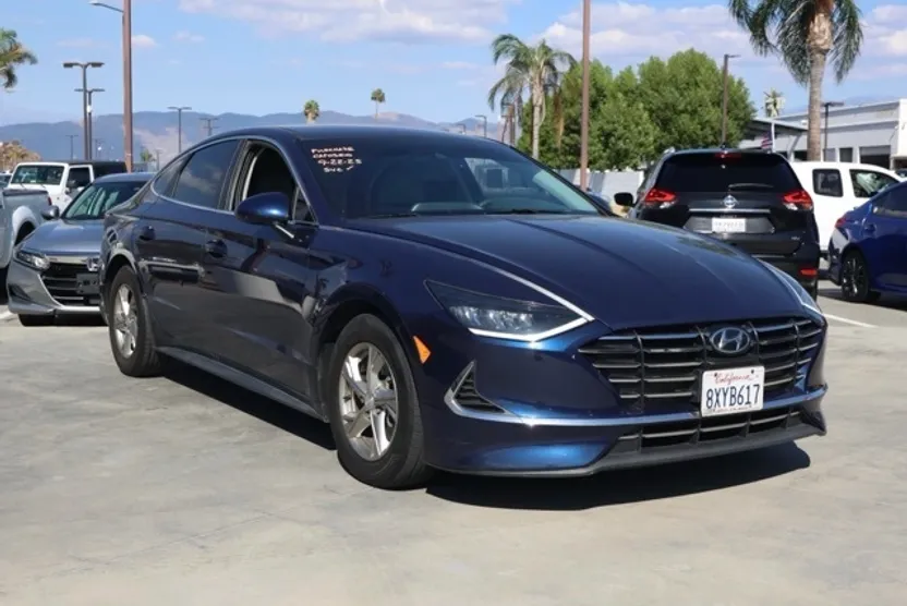 2022 Hyundai Sonata SE photo 1