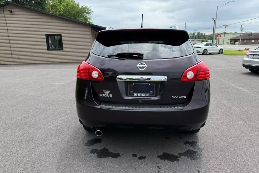 2013 Nissan Rogue SV photo 1