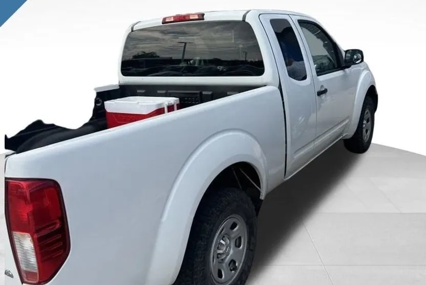 2014 Nissan Frontier S photo 1