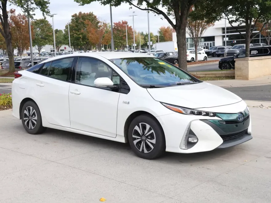 2017 Toyota Prius Prime Advanced photo 1