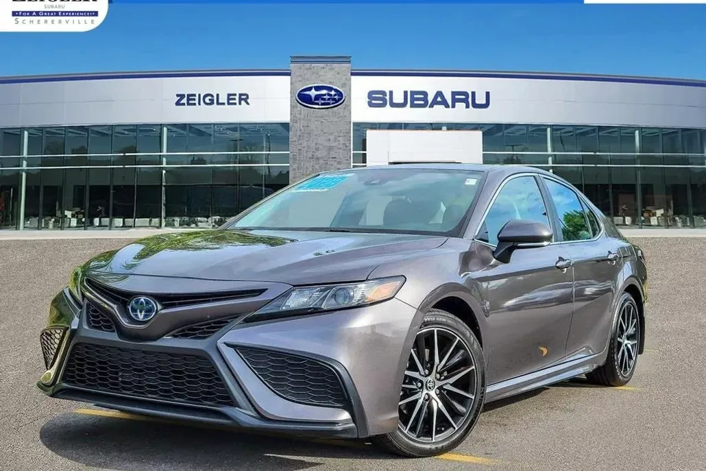 2023 Toyota Camry Hybrid SE photo 1