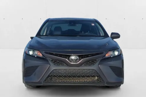 2020 Toyota Camry SE photo 2