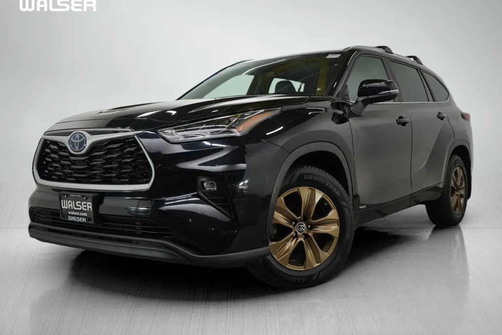 2023 Toyota Highlander Hybrid Bronze Edition photo 1