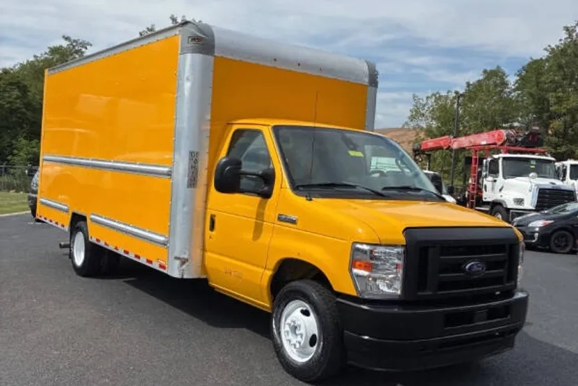 2021 Ford E-350 photo 1