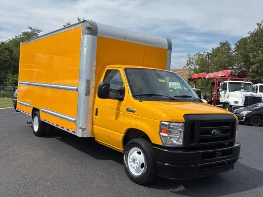 2021 Ford E-350 photo 1