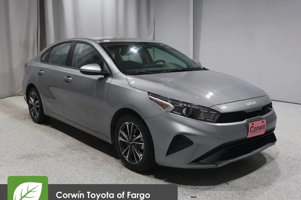 2024 Kia Forte LXS photo 1