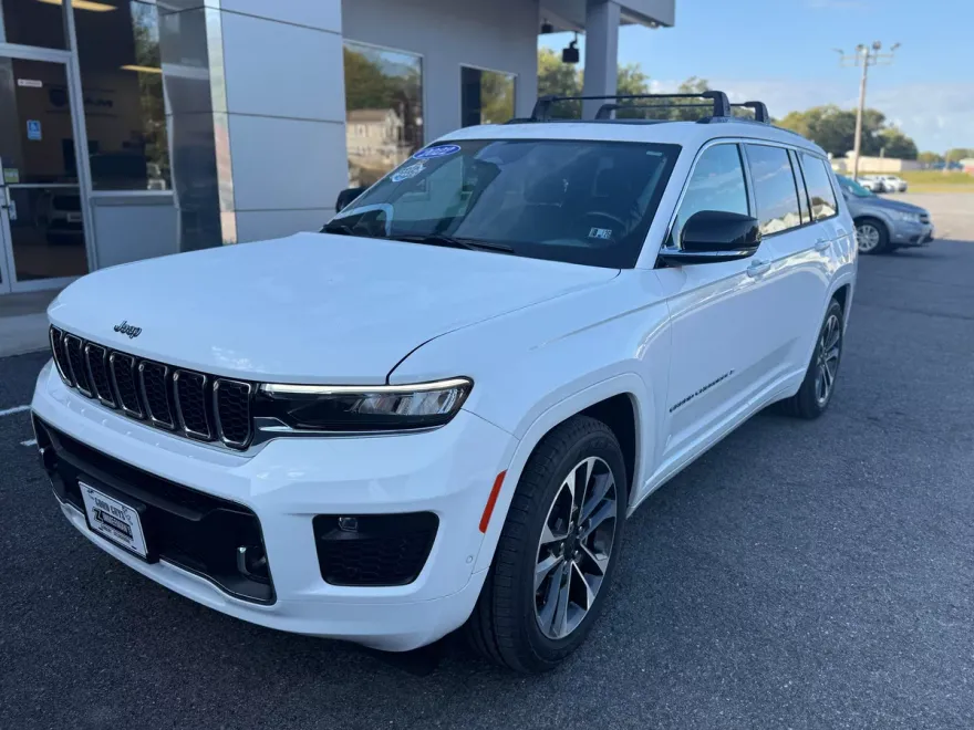 2022 Jeep Grand Cherokee Overland photo 1