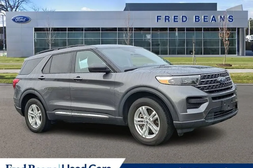 2022 Ford Explorer XLT photo 1