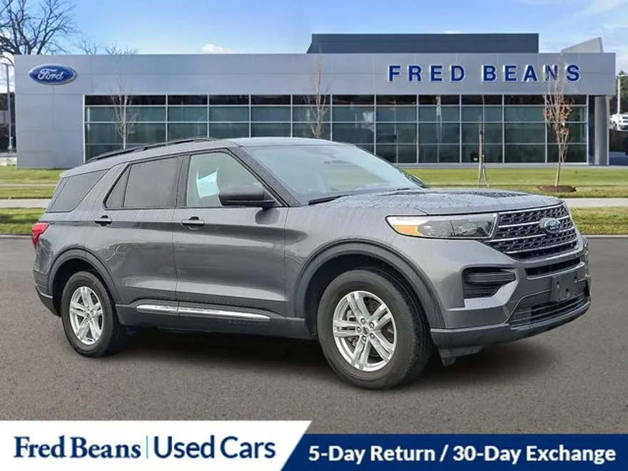 2022 Ford Explorer XLT photo 1