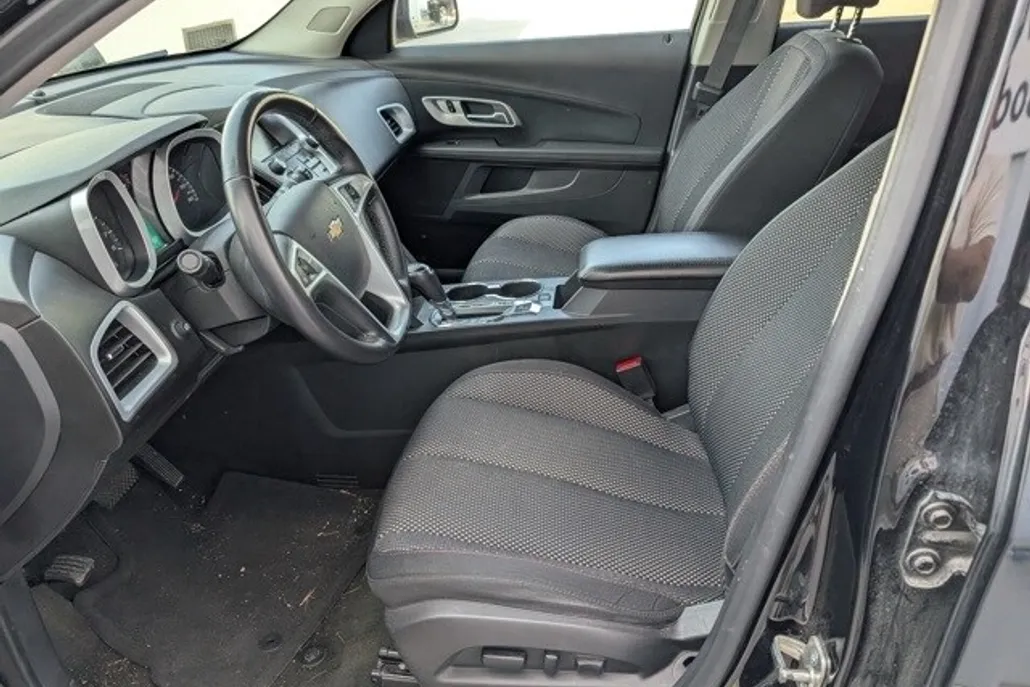 2017 Chevrolet Equinox LT photo 1
