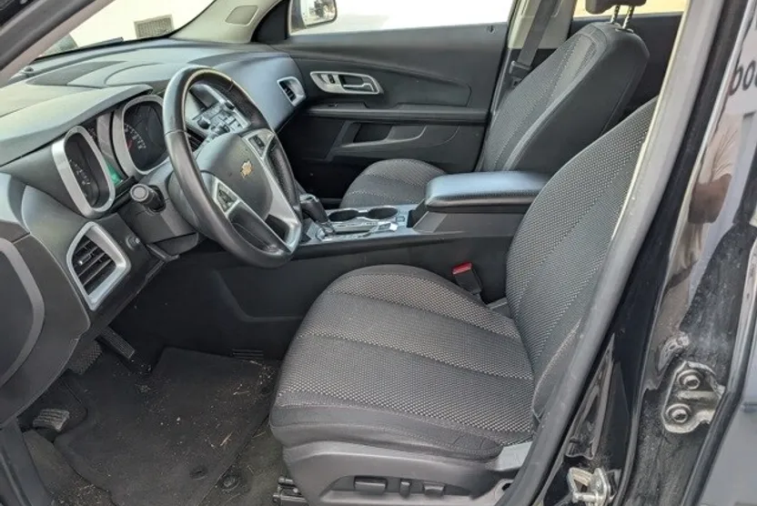 2017 Chevrolet Equinox LT photo 1