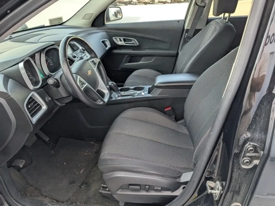 2017 Chevrolet Equinox LT photo 1