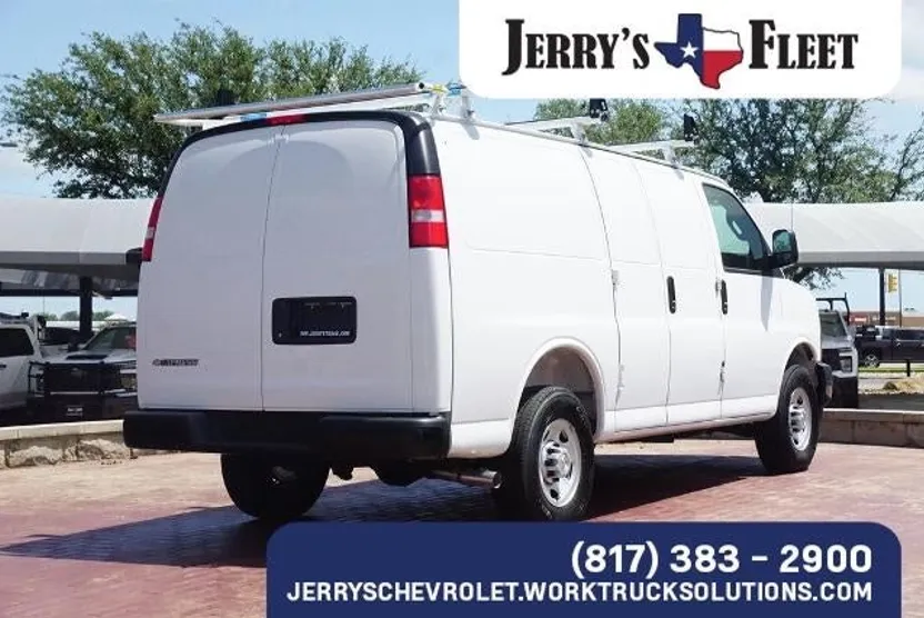 2025 Chevrolet Express Cargo 3500 Base photo 1
