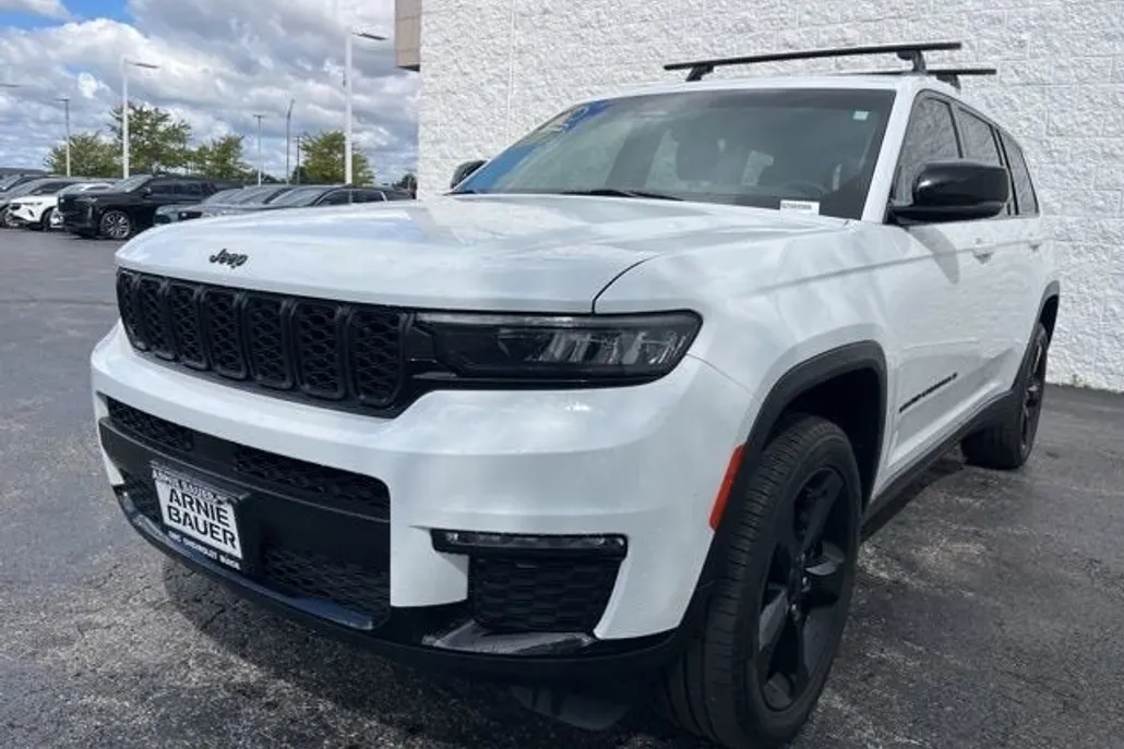2022 Jeep Grand Cherokee Limited photo 1