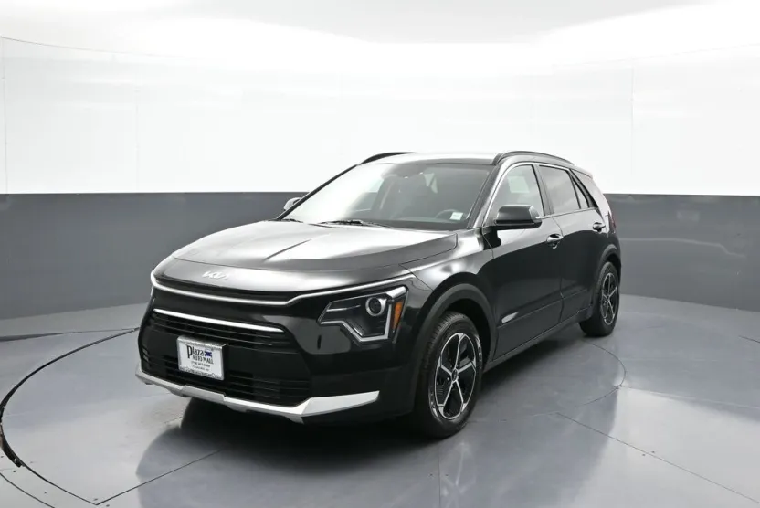 2024 Kia Niro LX photo 1