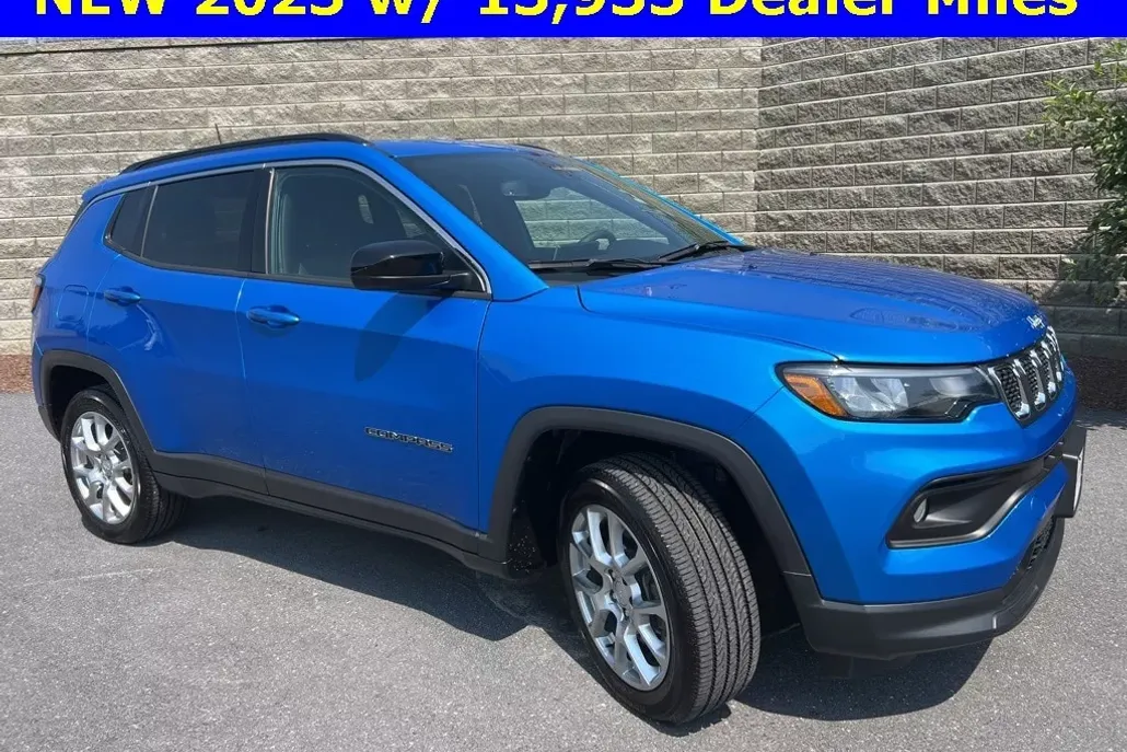 2023 Jeep Compass Latitude Lux photo 1