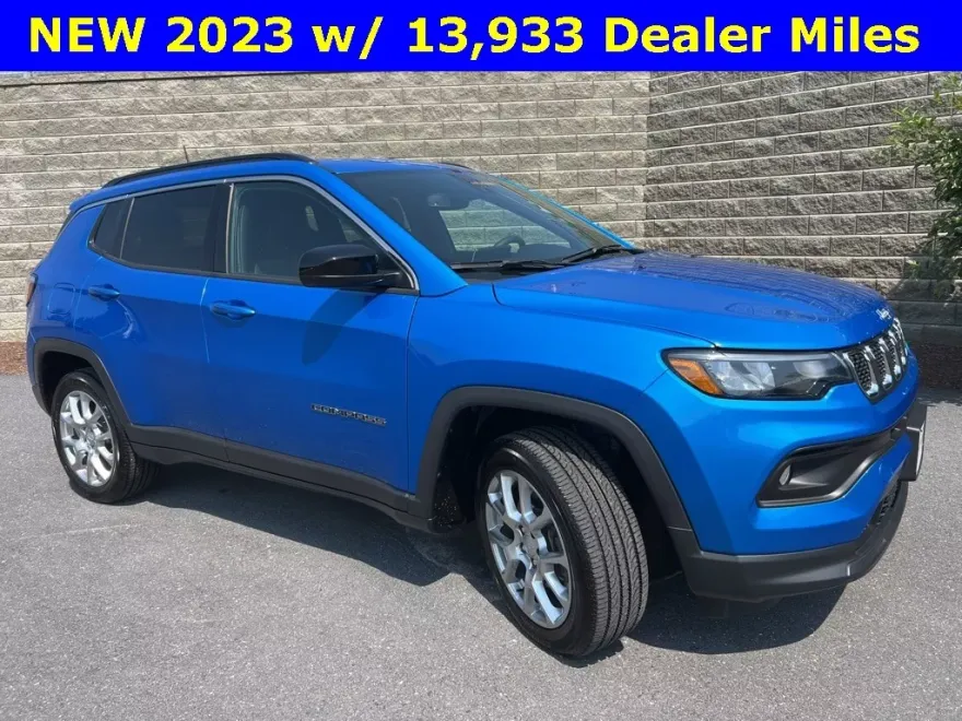 2023 Jeep Compass Latitude Lux photo 1