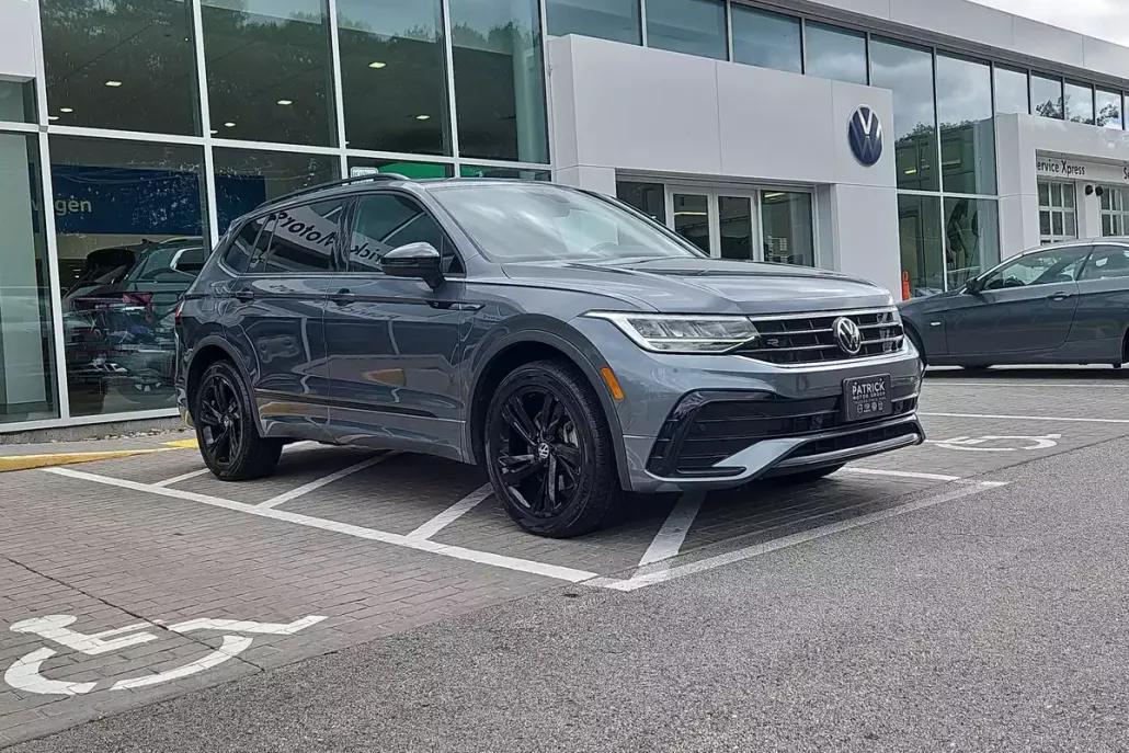 2023 Volkswagen Tiguan SE R-Line Black photo 1
