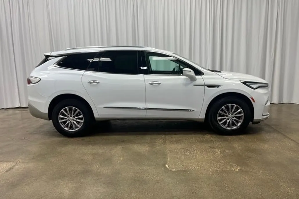 2023 Buick Enclave Essence photo 1