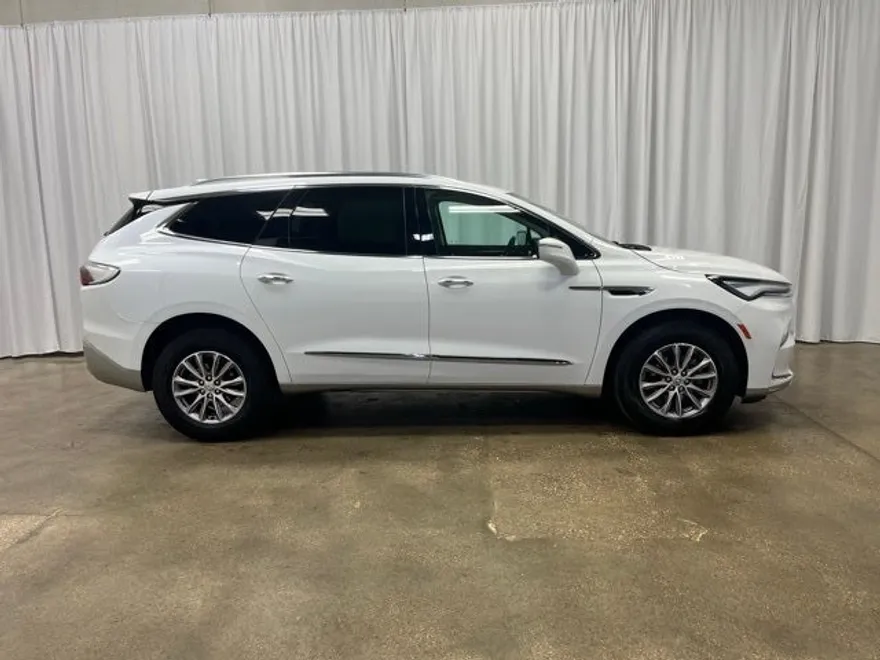 2023 Buick Enclave Essence photo 1