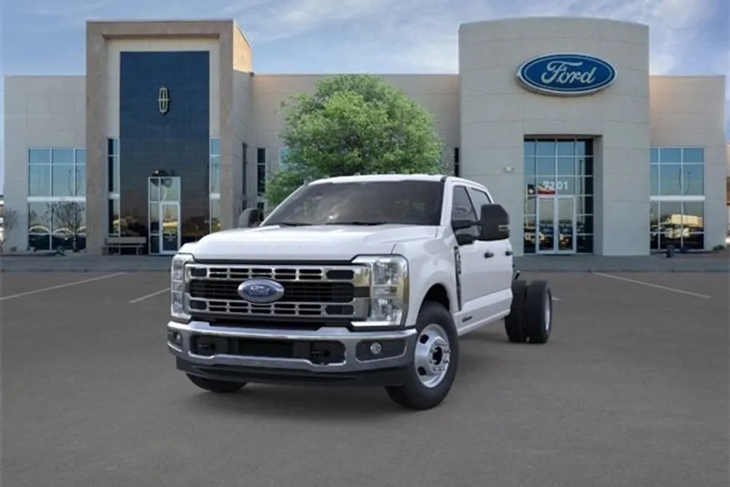2025 Ford F-350 photo 1
