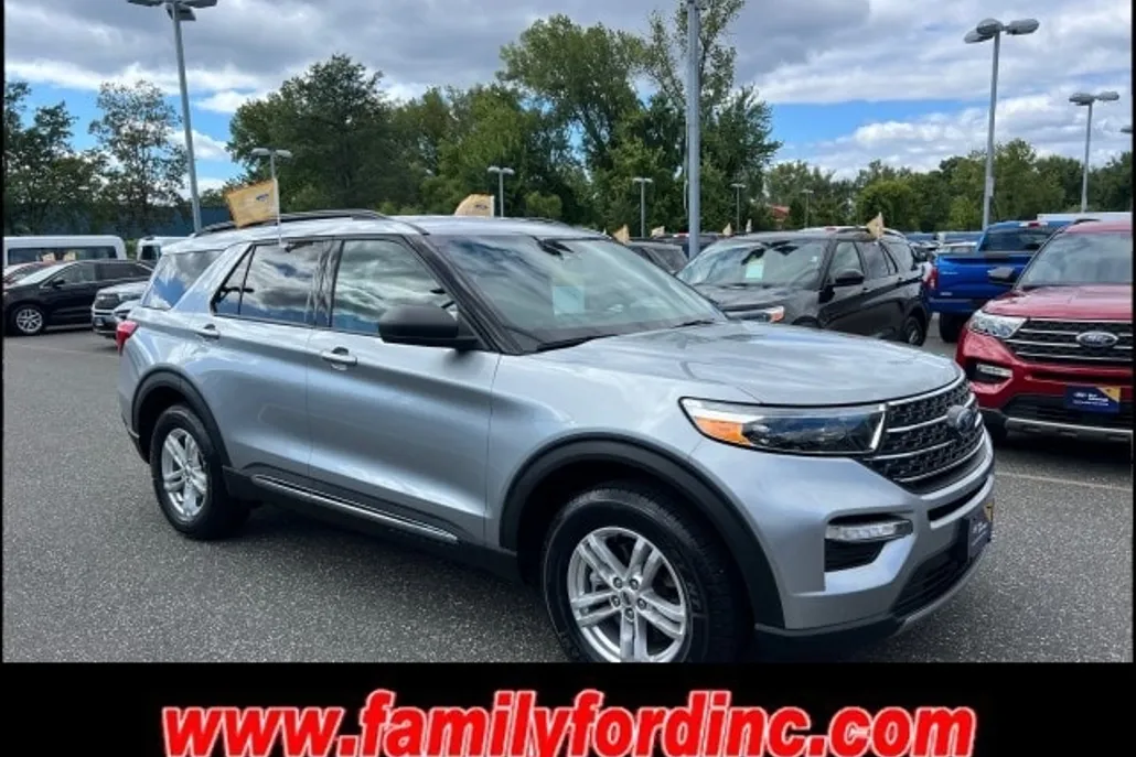 2022 Ford Explorer XLT photo 1