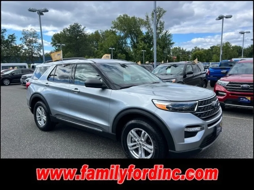 2022 Ford Explorer XLT photo 1