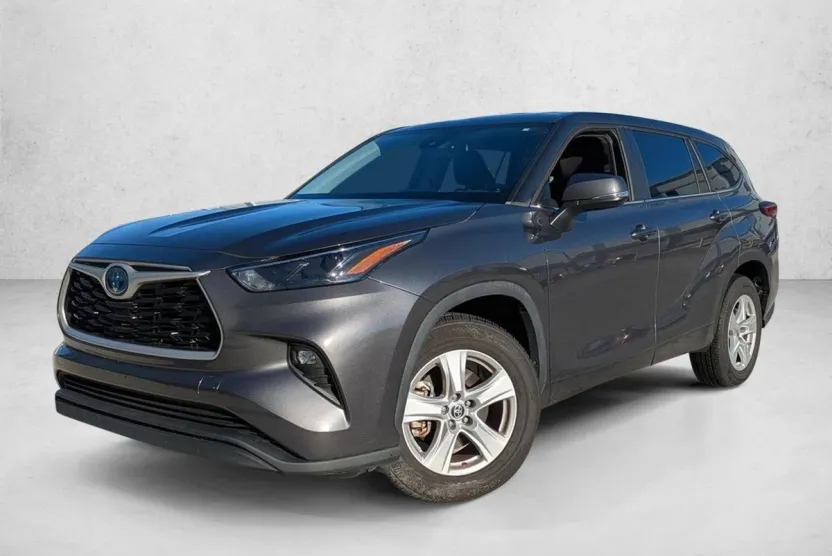 2023 Toyota Highlander Hybrid LE photo 1