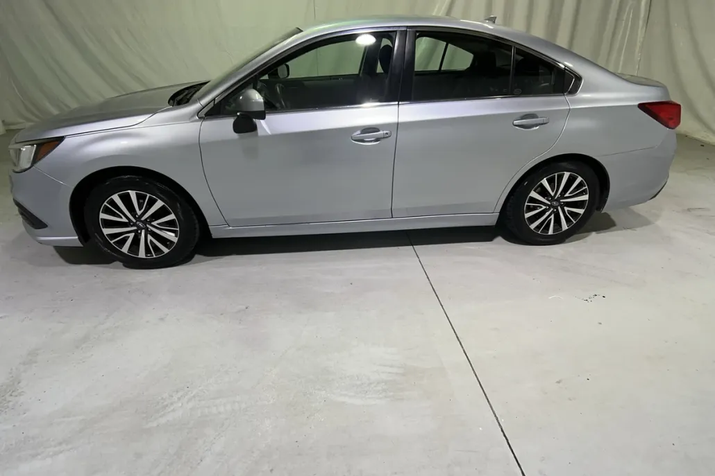 2018 Subaru Legacy Premium photo 1