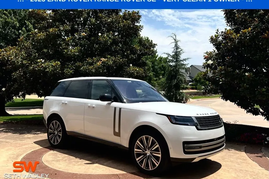 2023 Land Rover Range Rover SE photo 1