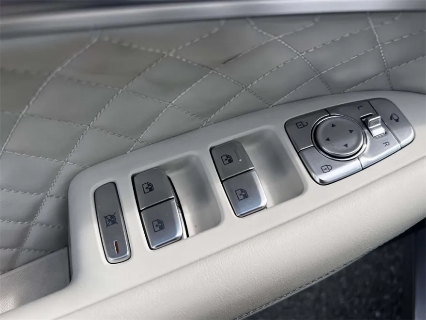 2025 Genesis G70 3.3T Sport Advanced photo 14