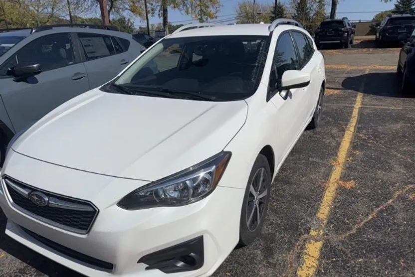 2019 Subaru Impreza 2.0i Premium photo 1