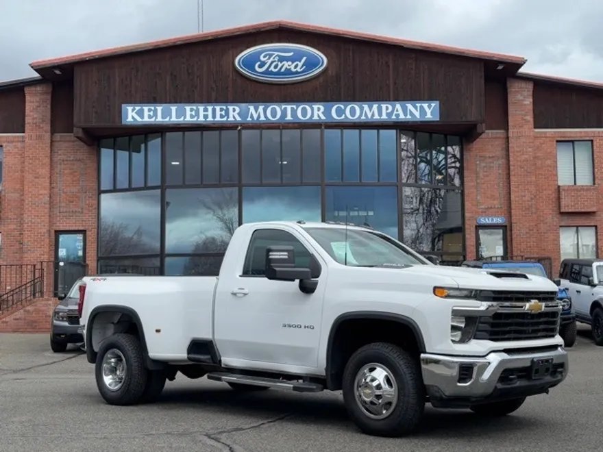 2024 Chevrolet Silverado 3500HD LT photo 1