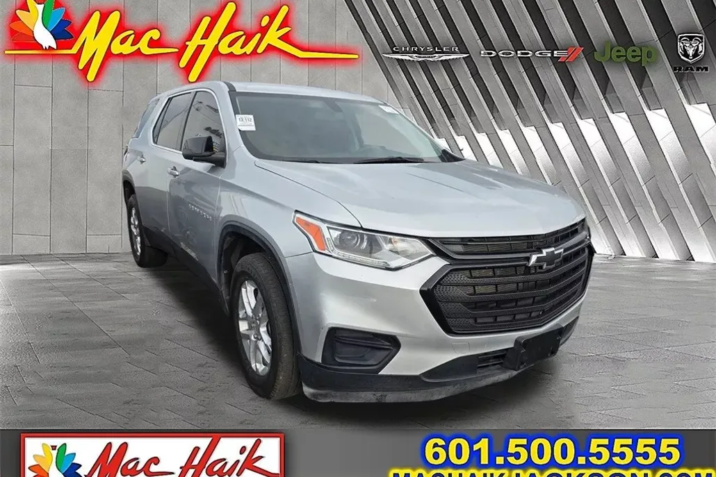 2021 Chevrolet Traverse LS photo 1