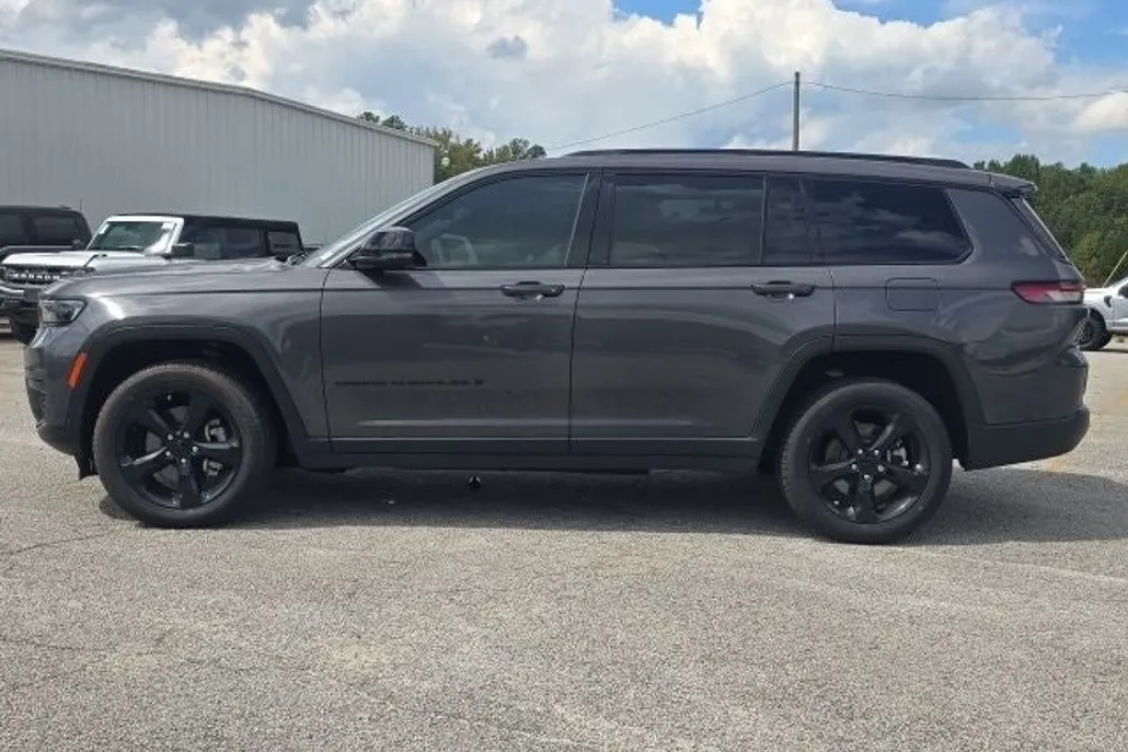 2023 Jeep Grand Cherokee Altitude photo 1