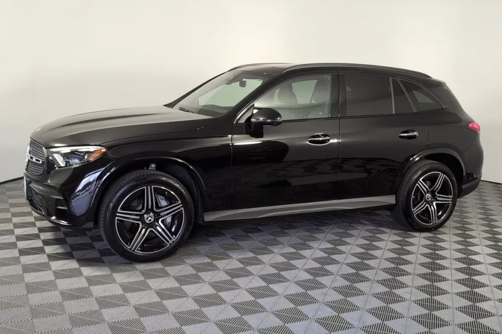 2025 Mercedes Benz GLC 300 4MATIC photo 1