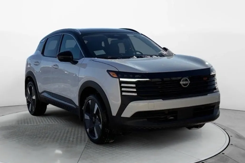 2025 Nissan Kicks SR photo 1
