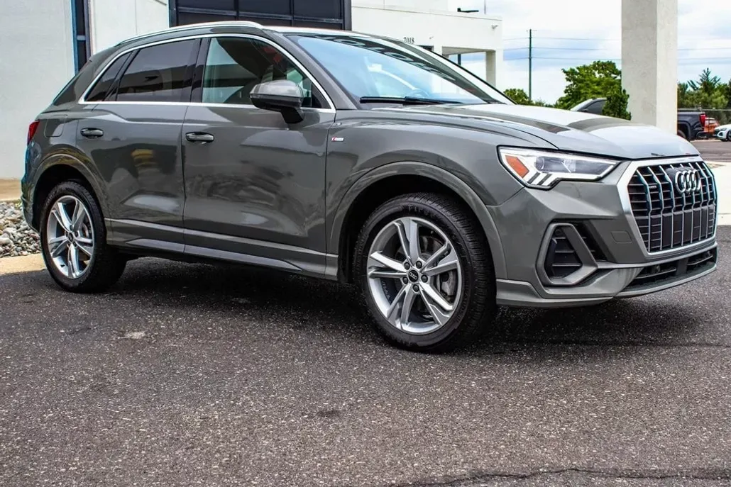 2022 Audi Q4 S line Premium Plus photo 1