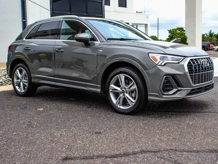 2022 Audi Q4 S line Premium Plus photo 1